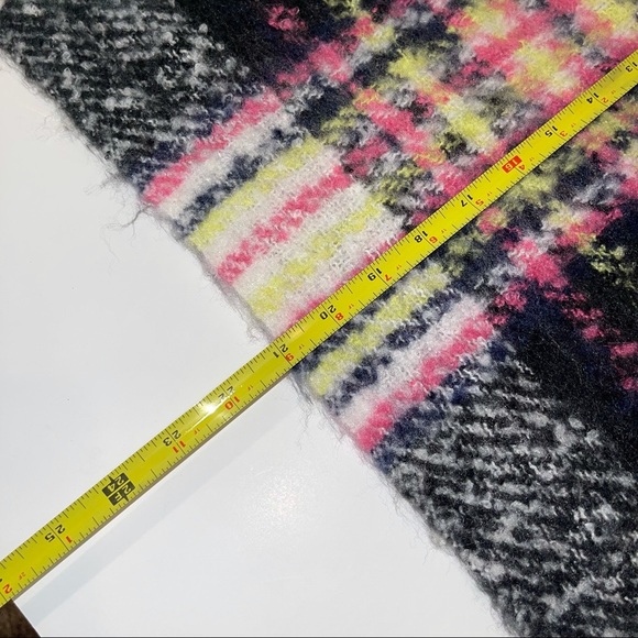 NEW Nordstrom Knit Green Plaid Scarf With Fringe - Picture 9 of 15